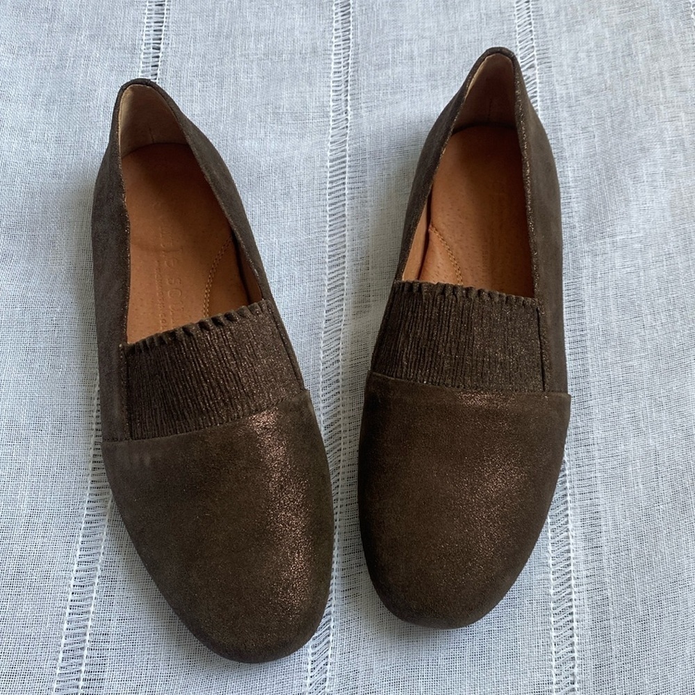 Kenneth Cole NWOT Gentle Soul metallic brown flats.